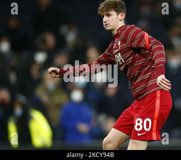 Tyler Morton aus Liverpool während des Vorspielwarns während der Premier League zwischen Tottenham Hotspur und Liverpool im Tottenham Hotspur-Stadion, London, England, am 19.. Dezember 2021 (Foto by Action Foto Sport/NurPhoto) Stockfoto