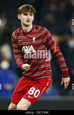 Tyler Morton aus Liverpool während des Vorspielwarns während der Premier League zwischen Tottenham Hotspur und Liverpool im Tottenham Hotspur-Stadion, London, England, am 19.. Dezember 2021 (Foto by Action Foto Sport/NurPhoto) Stockfoto