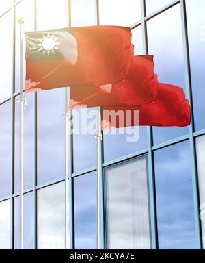 Fahnenmasten mit der Flagge Taiwans vor dem Business Center Stockfoto