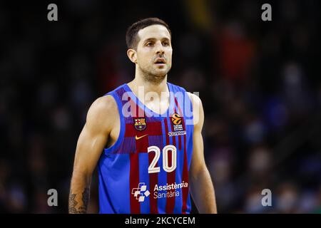 20 Nicolas Laprovittola vom FC Barcelona beim regulären Basketball-Saisonspiel der Turkish Airlines Euroleague zwischen dem FC Barcelona und UNICS Kazan im Palau Blaugrana am 22. Dezember 2021 in Barcelona, Spanien. (Foto von Xavier Bonilla/NurPhoto) Stockfoto