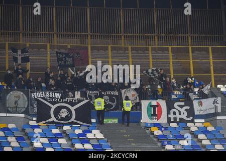 Unterstützer von Spezia Calcio während der Serie Ein Spiel zwischen SSC Napoli und Spezia Calcio im Stadio Diego Armando Maradona Neapel Italien am 22. Dezember 2021. (Foto von Franco Romano/NurPhoto) Stockfoto