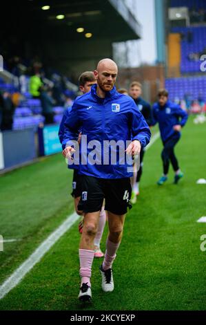 Jason Taylor von Barrow FC erwärmt sich während des Sky Bet League 2-Spiels zwischen Tranmere Rovers und Barrow am Sonntag, 26.. Dezember 2021 im Prenton Park, Birkenhead. (Foto von Ian Charles Mi News/NurPhoto) Stockfoto