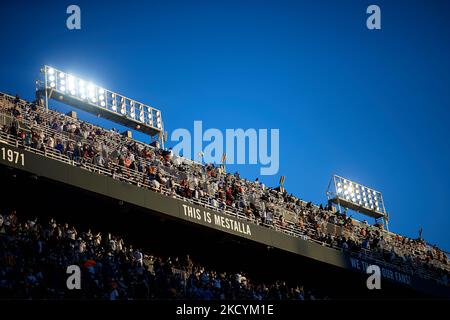 Gesamtansicht der Tribünen während des La Liga Santander Spiels zwischen Valencia CF und RCD Espanyol im Mestalla Stadion am 31. Dezember 2021 in Valencia, Spanien (Foto: David Aliaga/NurPhoto) Stockfoto