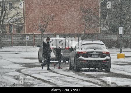 Am 02. Januar 2022 traf ein Schneesturm in Toronto, Ontario, Kanada. Es wird erwartet, dass der Sturm im Großraum Toronto zwischen 5-10 Zentimetern Schnee fallen wird. (Foto von Creative Touch Imaging Ltd./NurPhoto) Stockfoto