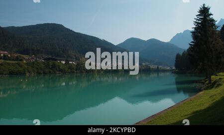 Blick auf den Auronzo-See, auch bekannt als Santa Caterina-See, in Auronzo di Cadore, Italien, am 14. September 2020. Der Auronzo-See liegt in der Nähe der Stadt Auronzo di Cadore in den Dolomiten. (Foto von Manuel Romano/NurPhoto) Stockfoto