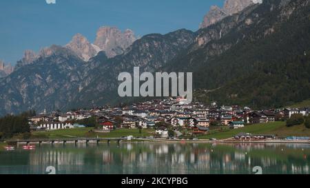 Blick auf den Auronzo-See, auch bekannt als Santa Caterina-See, in Auronzo di Cadore, Italien, am 14. September 2020. Der Auronzo-See liegt in der Nähe der Stadt Auronzo di Cadore in den Dolomiten. (Foto von Manuel Romano/NurPhoto) Stockfoto