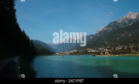 Blick auf den Auronzo-See, auch bekannt als Santa Caterina-See, in Auronzo di Cadore, Italien, am 14. September 2020. Der Auronzo-See liegt in der Nähe der Stadt Auronzo di Cadore in den Dolomiten. (Foto von Manuel Romano/NurPhoto) Stockfoto