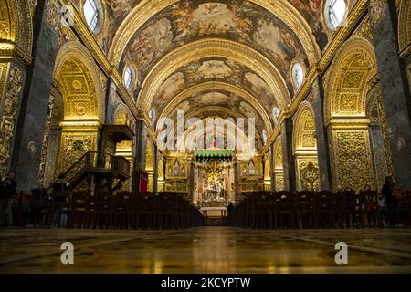 Am 25. November 2019 besuchen Touristen die St. John's Co-Cathedral in Valletta, Malta. (Foto von Emmanuele Contini/NurPhoto) Stockfoto