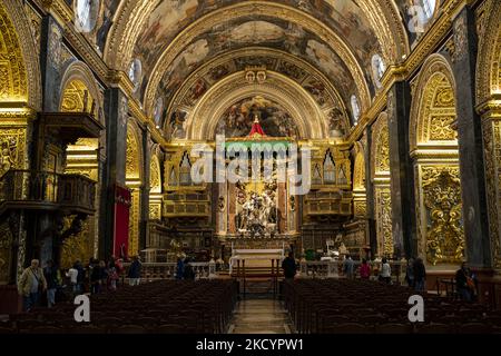 Am 25. November 2019 besuchen Touristen die St. John's Co-Cathedral in Valletta, Malta. (Foto von Emmanuele Contini/NurPhoto) Stockfoto