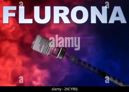 Ein illustratives Bild einer medizinischen Spritze und Pfizer-BioNTech Covid-19-Impfstofffläschchen. Am Dienstag, den 4. Januar 2021, Kanada. (Foto von Artur Widak/NurPhoto) Stockfoto