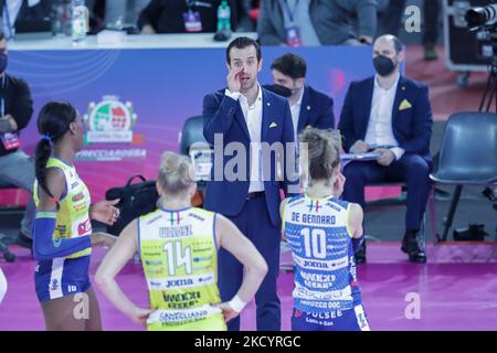 Cheftrainer Daniele Santarelli (Imoco Volley Coneglaino) während des italienischen Volleyball-Cup Prosecco DOC Imoco Volley Conegliano gegen Unet E-Work Busto Arsizio am 05. Januar 2022 im Palazzo dello Sport in Rom, Italien (Foto: Luigi Mariani/LiveMedia/NurPhoto) Stockfoto