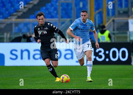 Adam Marusic (SS Lazio) Liam Henderson (FC Empoli) während der Italienischen Fußball-Liga Ein 2021/2022-Spiel zwischen SS Lazio und FC Empoli am 06. Januar 2021 im Olimpic Stadium in Rom. (Foto von Fabrizio Corragetti/LiveMedia/NurPhoto) Stockfoto