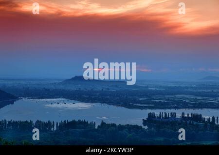 Elavierte Ansicht von Dal See bei Sonnenuntergang in Srinagar, Kaschmir, Indien, am 21. Juni 2010. (Foto von Creative Touch Imaging Ltd./NurPhoto) Stockfoto