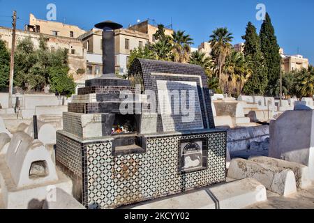 Jüdischer Friedhof im jüdischen Viertel der Medina (Altstadt) von Fez (Fes) in Marokko, Afrika, am 31. Dezember 2015. Dieser jüdische Friedhof existiert seit dem frühen 19.. Jahrhundert. Die antike Stadt Fez (Fes) ist die zweitgrößte Stadt Marokkos und wurde oft als das "Mekka des Westens" und das "Athen Afrikas" bezeichnet. (Foto von Creative Touch Imaging Ltd./NurPhoto) Stockfoto