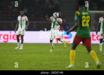 Blati Touré von Burkina Faso während Kameruns gegen Burkina Faso, Afrikanischer Fußballpokal, im Paul Biya Stadium am 9. Januar 2022. (Foto von Ulrik Pedersen/NurPhoto) Stockfoto