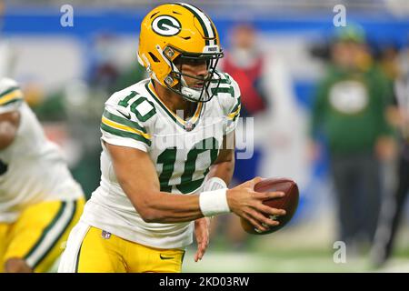 Green Bay Packers Quarterback Jordan Love (10) scheint in der ersten Hälfte eines NFL-Fußballspiels gegen die Detroit Lions in Detroit, Michigan, USA, am Sonntag, 9. Dezember 2022, zu bestehen. (Foto von Jorge Lemus/NurPhoto) Stockfoto