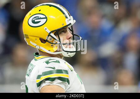 Green Bay Packers Kicker Mason Crosby (2) folgt seinem Kick während eines NFL-Fußballspiels zwischen den Detroit Lions und den Green Bay Packers am Sonntag, 9. Januar 2022 in Detroit, Michigan, USA. (Foto von Amy Lemus/NurPhoto) Stockfoto