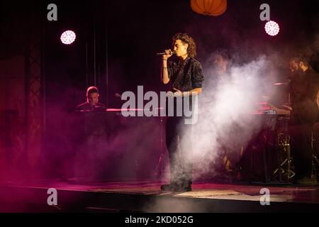 Michele Bravi spielt am 19. Dezember 2021 live am Teatro Degli Arcimboldi in Mailand, Italien. (Foto von Alessandro Bremec/NurPhoto) Stockfoto