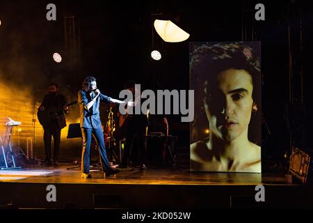 Michele Bravi spielt am 19. Dezember 2021 live am Teatro Degli Arcimboldi in Mailand, Italien. (Foto von Alessandro Bremec/NurPhoto) Stockfoto