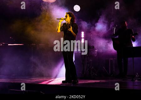 Michele Bravi spielt am 19. Dezember 2021 live am Teatro Degli Arcimboldi in Mailand, Italien. (Foto von Alessandro Bremec/NurPhoto) Stockfoto