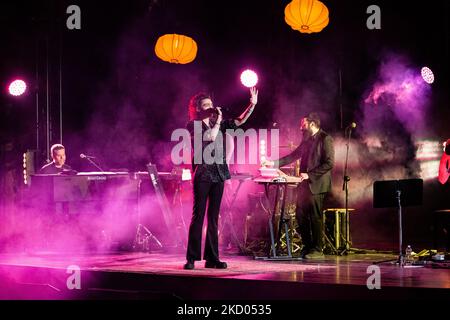 Michele Bravi spielt am 19. Dezember 2021 live am Teatro Degli Arcimboldi in Mailand, Italien. (Foto von Alessandro Bremec/NurPhoto) Stockfoto