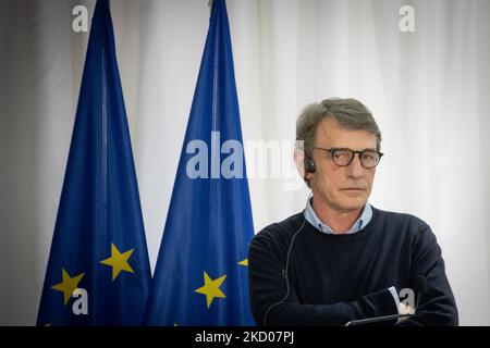 (ANMERKUNG DER REDAKTION: DATEI FOTO) - Präsident des Europäischen Parlaments, David Sassoli, stirbt im Alter von 65 Jahren. - Auf dem Foto hält der Präsident des Europäischen Parlaments, David Maria Sassoli, am 3. März 2020 in Kastanies, an der Grenze zwischen Griechenland und der Türkei, eine Pressekonferenz, inmitten eines Zuwanderungsaufschwungs aus der benachbarten Türkei. - Die EU entsandte am 3. März ihre höchsten Beamten in die Türkei und nach Griechenland, weil sie besorgt war über eine neue Migrationskrise und die Anschuldigungen, dass Ankara versucht habe, den Block zu erpressen, indem es seine Grenzen für Tausende von Flüchtlingen öffnete, die versuchten, Europa zu erreichen. (Foto von Nicolas Economou/NurPhoto) Stockfoto