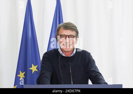 (ANMERKUNG DER REDAKTION: DATEI FOTO) - Präsident des Europäischen Parlaments, David Sassoli, stirbt im Alter von 65 Jahren. - Auf dem Foto lächelt David Sassoli. Der Präsident des Europäischen Parlaments, David Maria Sassoli, hält am 3. März 2020 in Kastanies, an der Grenze zwischen Griechenland und der Türkei, eine Pressekonferenz ab, und zwar inmitten eines Zuwanderungsaufschwungs aus der benachbarten Türkei. - Die EU entsandte am 3. März ihre höchsten Beamten in die Türkei und nach Griechenland, weil sie besorgt war über eine neue Migrationskrise und die Anschuldigungen, dass Ankara versucht habe, den Block zu erpressen, indem es seine Grenzen für Tausende von Flüchtlingen öffnete, die versuchten, Europa zu erreichen. (Foto von Nico Stockfoto