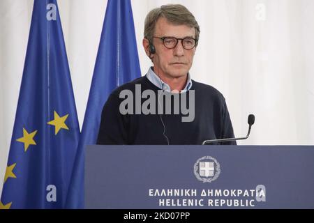 (ANMERKUNG DER REDAKTION: DATEI FOTO) - Präsident des Europäischen Parlaments, David Sassoli, stirbt im Alter von 65 Jahren. - Auf dem Foto hält der Präsident des Europäischen Parlaments, David Maria Sassoli, am 3. März 2020 in Kastanies, an der Grenze zwischen Griechenland und der Türkei, eine Pressekonferenz, inmitten eines Zuwanderungsaufschwungs aus der benachbarten Türkei. - Die EU entsandte am 3. März ihre höchsten Beamten in die Türkei und nach Griechenland, weil sie besorgt war über eine neue Migrationskrise und die Anschuldigungen, dass Ankara versucht habe, den Block zu erpressen, indem es seine Grenzen für Tausende von Flüchtlingen öffnete, die versuchten, Europa zu erreichen. (Foto von Nicolas Economou/NurPhoto) Stockfoto