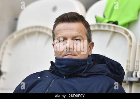 Barrow-Manager Mark Cooper schaut beim Sky Bet League 2-Spiel zwischen Colchester United und Barrow am Samstag, den 15.. Januar 2022, im JobServe Community Stadium in Colchester zu. (Foto von Ivan Yordanov/MI News/NurPhoto) Stockfoto