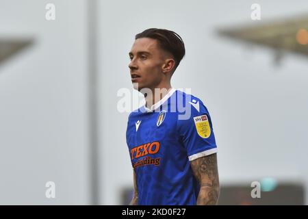 Cameron Coxe von Colchester schaut während des Sky Bet League 2-Spiels zwischen Colchester United und Barrow am Samstag, den 15.. Januar 2022, im JobServe Community Stadium in Colchester zu. (Foto von Ivan Yordanov/MI News/NurPhoto) Stockfoto