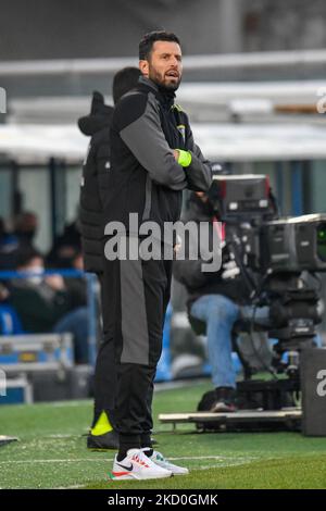 Cheftrainer Fabio Grosso (Frosinone) beim Spiel der italienischen Fußball-Serie B AC Pisa gegen Frosinone Calcio am 15. Januar 2022 in der Arena Garibaldi in Pisa, Italien (Foto: Fabio Fagiolini/LiveMedia/NurPhoto) Stockfoto