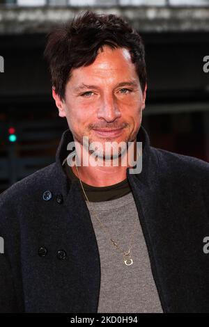 Simon Rex kommt am 15. Januar 2022 während des MFW 2022 in Mailand im Palazzo Parigi an (Foto: Mairo Cinquetti/NurPhoto) Stockfoto