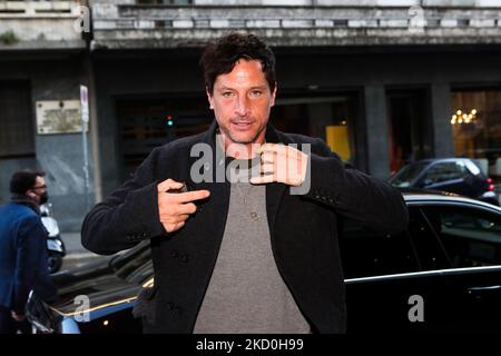 Simon Rex kommt am 15. Januar 2022 während des MFW 2022 in Mailand im Palazzo Parigi an (Foto: Mairo Cinquetti/NurPhoto) Stockfoto