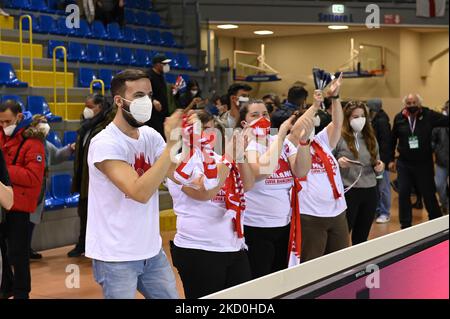 Unterstützer der Allianz Milano beim Finale des italienischen Volleyball-Mannschaftscups - Cucine Lube Civitanova gegen Allianz Milano am 16. Januar 2022 beim Eurosuole Forum in Civitanova Marche, Italien (Foto: Roberto Bartomeoli/LiveMedia/NurPhoto) Stockfoto