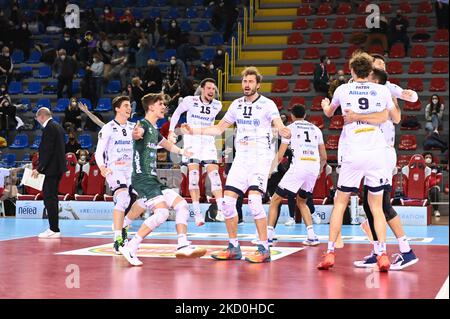 Jubelende Spieler der Allianz Milano beim Finale des italienischen Volleyball Men Cup Quaters - Cucine Lube Civitanova gegen Allianz Milano am 16. Januar 2022 beim Eurosuole Forum in Civitanova Marche, Italien (Foto: Roberto Bartomeoli/LiveMedia/NurPhoto) Stockfoto