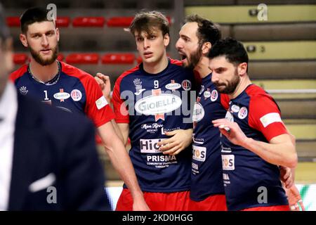 Prisma Taranto Jubel. Während der Volleyball italienischen Serie A Männer Superliga Meisterschaft Prisma Taranto gegen NBV Verona am 16. Januar 2022 in der PalaMazzola in Taranto, Italien (Foto von Giuseppe Leva/LiveMedia/NurPhoto) Stockfoto