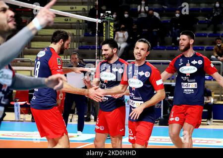 Prisma Taranto Jubel. Während der Volleyball italienischen Serie A Männer Superliga Meisterschaft Prisma Taranto gegen NBV Verona am 16. Januar 2022 in der PalaMazzola in Taranto, Italien (Foto von Giuseppe Leva/LiveMedia/NurPhoto) Stockfoto