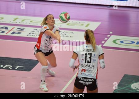 Marrit Jasper von Bosca San Bernardo Cuneo beim Volleyball Serie A1 Frauenspiel zwischen Bosca S.Bernardo Cuneo und Trentino Rosa am 16 2022. Januar in der Pala Ubi Banca in Cuneo, Italien (Foto von Alberto Gandolfo/NurPhoto) Stockfoto