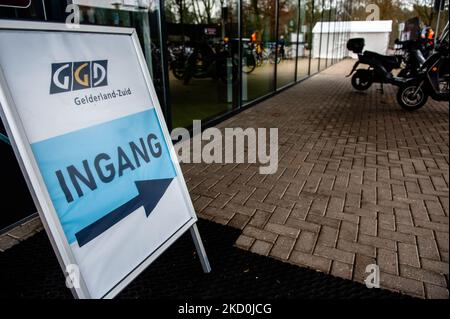 Ein Blick auf einen der Eingänge eines Covid-19-Impfortes in Nijmegen am 17.. Januar 2022. (Foto von Romy Arroyo Fernandez/NurPhoto) Stockfoto