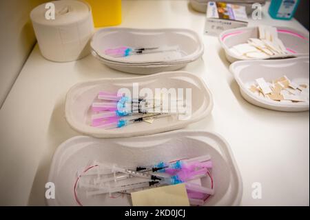 Ein Blick auf gebrauchsfertige Spritzen mit dem BioNTech/Pfizer-Impfstoff, an einem der Impforte in Nijmegen, am 17.. Januar 2022. (Foto von Romy Arroyo Fernandez/NurPhoto) Stockfoto