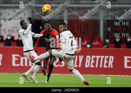 Rafael Leao vom AC Mailand in Aktion während des Fußballspiels der Serie A 2021/22 zwischen dem AC Mailand und Spezia Calcio im Giuseppe-Meazza-Stadion, Mailand, Italien am 17. Januar 2022 (Foto: Fabrizio Carabelli/LiveMedia/NurPhoto) Stockfoto