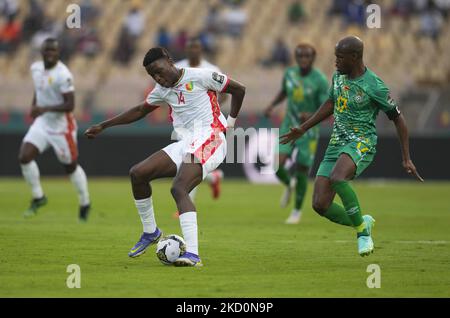 !G14! Während der Afrikanischen Fußballmeisterschaft von Guinea gegen Simbabwe am 18. Januar 2022 im Ahmadou-Ahidjo-Stadion. (Foto von Ulrik Pedersen/NurPhoto) Stockfoto