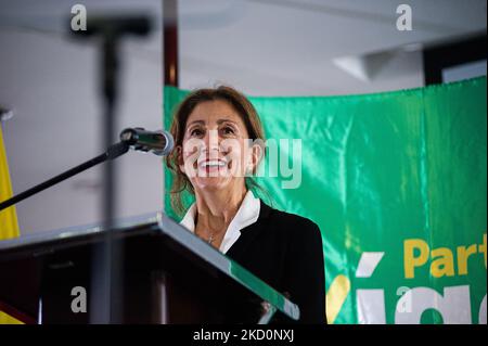 Die französisch-kolumbianische Politikerin und ehemalige Geisel der Guerilla der FARC-EP Ingrid Betancourt kündigt ihre Kandidatur für die kolumbianische Präsidentschaft für die politische Partei „Coalicion de la Esperanza“ mit einer Botschaft gegen die Korruption in Bogota, Kolumbien, am 18. Januar 2022 an. (Foto von Sebastian Barros/NurPhoto) Stockfoto