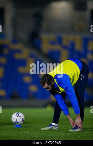 Ollie Palmer vom AFC Wimbledon erwärmt sich während des Sky Bet League 1-Spiels zwischen AFC Wimbledon und Portsmouth in Plough Lane, Wimbledon, am Dienstag, den 18.. Januar 2022. (Foto von Federico Maranesi/MI News/NurPhoto) Stockfoto