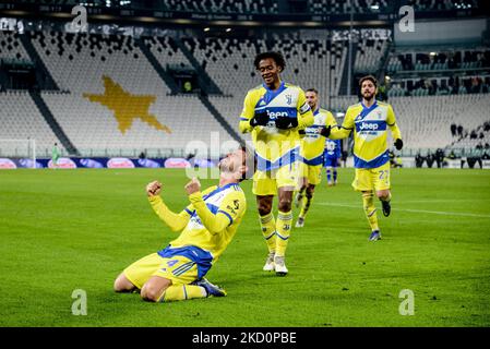 Daniele Rugani, Juan Cuadrado vom FC Juventus feiert beim Fußballspiel Coppa Italia zwischen dem FC Juventus und UC Sampdoria am 18. Januar 2022 im Allianz Stadium in Turin, Italien, ein Tor (Foto: Alberto Gandolfo/NurPhoto) Stockfoto