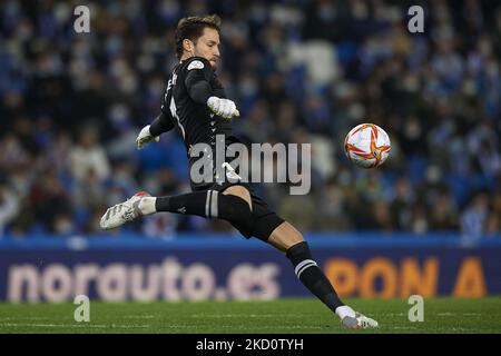 Alex Remiro von Real Sociedad hat beim Copa del Rey-Spiel zwischen Real Sociedad und Club Atletico de Madrid am 19. Januar 2022 in der reale Arena in San Sebastian, Spanien, bestanden. (Foto von Jose Breton/Pics Action/NurPhoto) Stockfoto