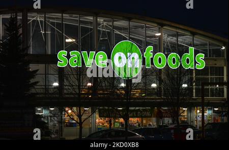 Sparen Sie beim Lebensmittelgeschäft in South Edmonton. Am Donnerstag, den 20. Januar 2021, Kanada. (Foto von Artur Widak/NurPhoto) Stockfoto