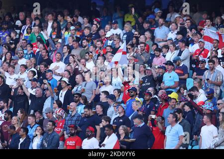 Sydney, Australien. 05.. November 2022. 5.. November, Sydney Cricket Ground, Sydney Australien: T20 International Cricket, Sri Lanka gegen England; England-Fans singen ihre Nationalhymne Credit: Action Plus Sports Images/Alamy Live News Stockfoto