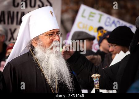 Ein rumänisch-orthodoxer Geistlicher nimmt am jährlichen March for Life 49. in Washington, DC, Teil. Tausende von Demonstranten kommen aus dem ganzen Land, um gegen Abtreibung zu marschieren und zu fordern, dass Roe v. Wade gestövert wird. Der marsch beginnt in der National Mall und endet am Obersten Gerichtshof. Es werden 50.000 Personen erwartet, die an der diesjährigen Veranstaltung teilnehmen werden. (Foto von Allison Bailey/NurPhoto) Stockfoto