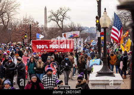 Der jährliche March for Life 49. geht zum Obersten Gerichtshof in Washington, DC. Tausende von Demonstranten kommen aus dem ganzen Land, um gegen Abtreibung zu marschieren und zu fordern, dass Roe v. Wade gestövert wird. Der marsch beginnt in der National Mall und endet am Obersten Gerichtshof. Es werden 50.000 Personen erwartet, die an der diesjährigen Veranstaltung teilnehmen werden. (Foto von Allison Bailey/NurPhoto) Stockfoto
